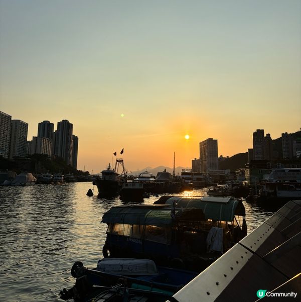 夕陽無限好只是近黃昏｡有夕陽太陽嘅光射下海面別有一番風味