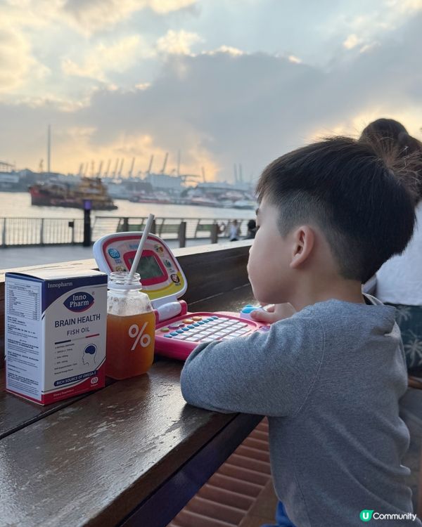 Adrian呢日忙於用電腦仔扮工💻 點可以唔帶埋InnoPh...