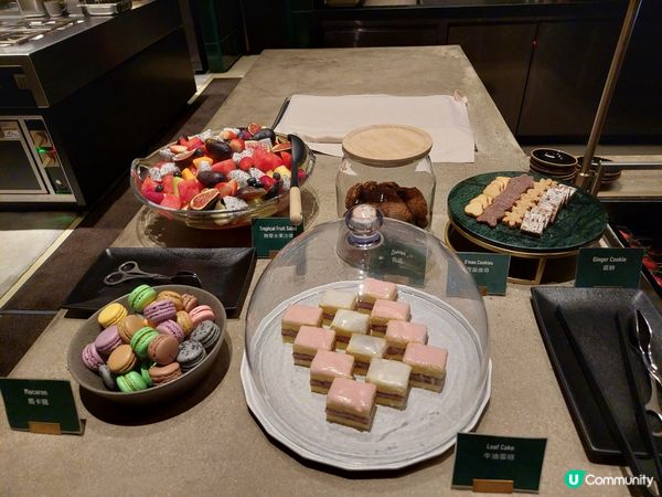 第一次黎呢間buffet, 原來熱食係自選既。