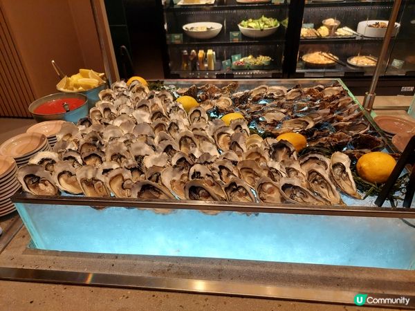 第一次黎呢間buffet, 原來熱食係自選既。