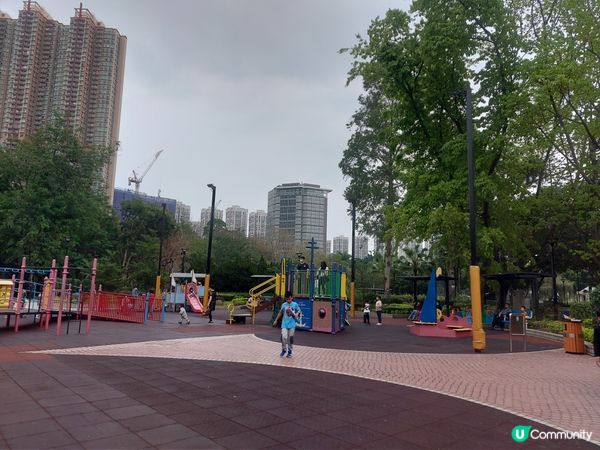 花香園林，動靜皆宜