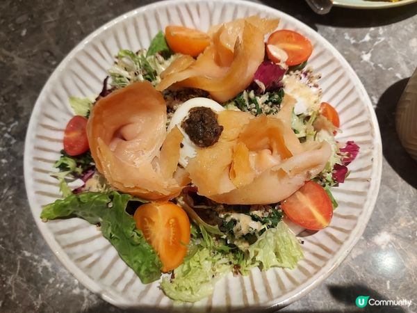 煙三文魚藜麥沙律