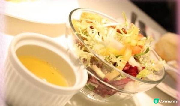 西餐裏面有沙律、湯、麵包做前菜，呢個意粉、鮮蝦牛柳……樣樣都...