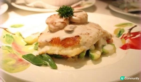 西餐裏面有沙律、湯、麵包做前菜，呢個意粉、鮮蝦牛柳……樣樣都...