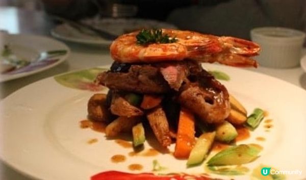 西餐裏面有沙律、湯、麵包做前菜，呢個意粉、鮮蝦牛柳……樣樣都...