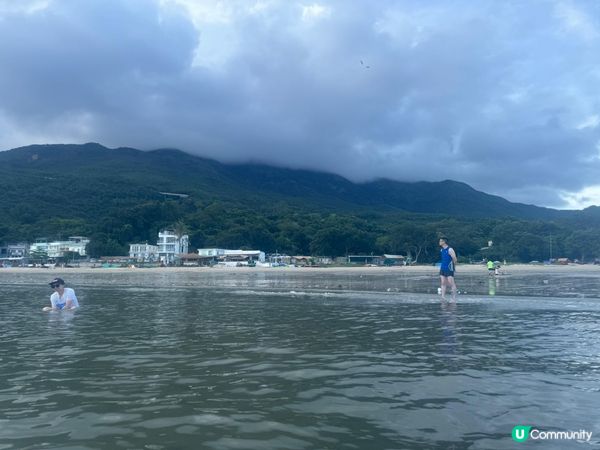 大嶼山長沙海灘，浸一浸海水和吃一吃西瓜，健康又消暑！