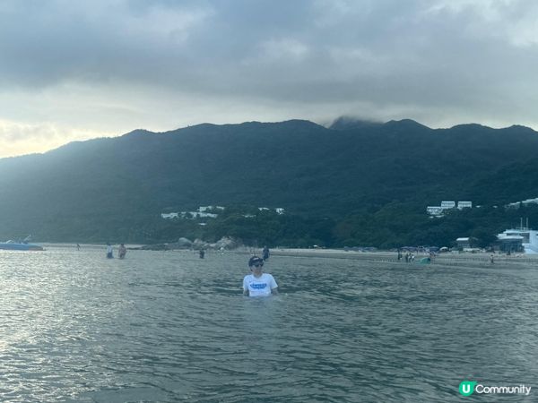 大嶼山長沙海灘，浸一浸海水和吃一吃西瓜，健康又消暑！
