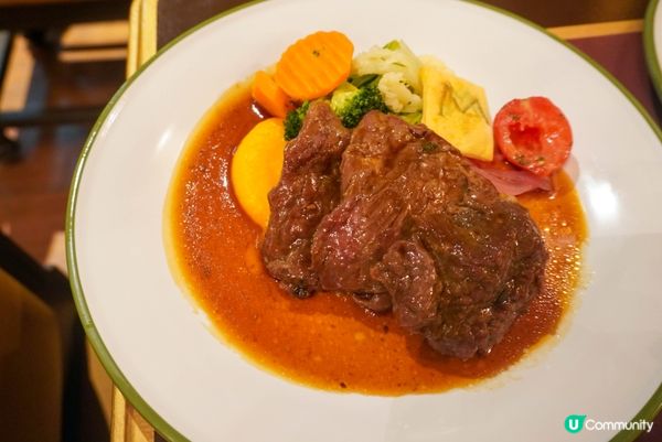 每次入香港迪士尼樂園都會在晚餐前離開去找吃的，因為園內餐廳的...