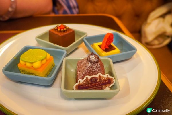 每次入香港迪士尼樂園都會在晚餐前離開去找吃的，因為園內餐廳的...