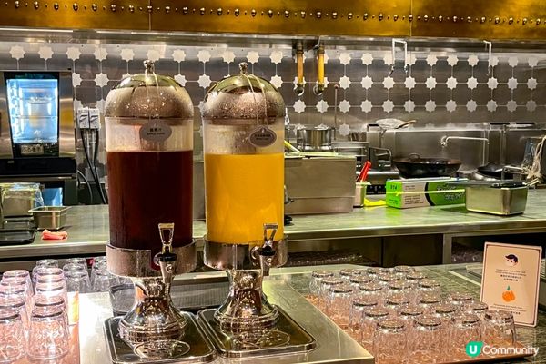 每次入香港迪士尼樂園都會在晚餐前離開去找吃的，因為園內餐廳的...