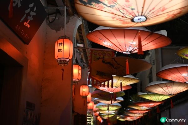 深圳甘坑古鎮的晚上,,,燈飾非常漂亮,值得遊覽?