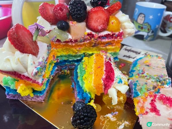 Hyatt 期間限定彩虹🌈蛋糕