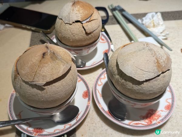 燕窩椰皇，龍珠酒樓，33元一個，非常抵食