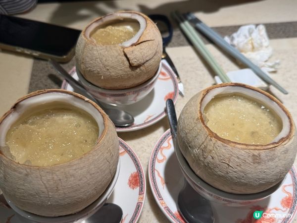 燕窩椰皇，龍珠酒樓，33元一個，非常抵食