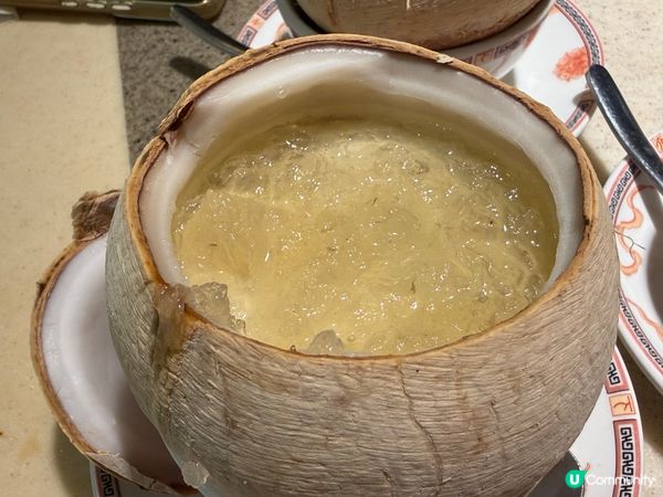 燕窩椰皇，龍珠酒樓，33元一個，非常抵食