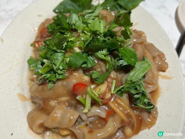 台北阿城鵝肉，米芝連推薦，煙燻鵝肉每片夾起來不但厚薄度一樣，...