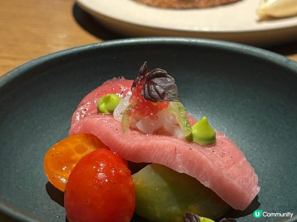 早前的生日飯來到了尖沙咀藝術中心的HUE，餐廳景觀對正維港景...