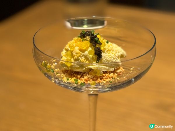 早前的生日飯來到了尖沙咀藝術中心的HUE，餐廳景觀對正維港景...