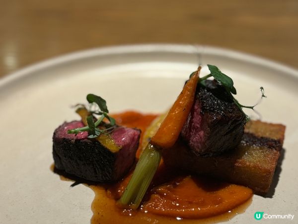 早前的生日飯來到了尖沙咀藝術中心的HUE，餐廳景觀對正維港景...