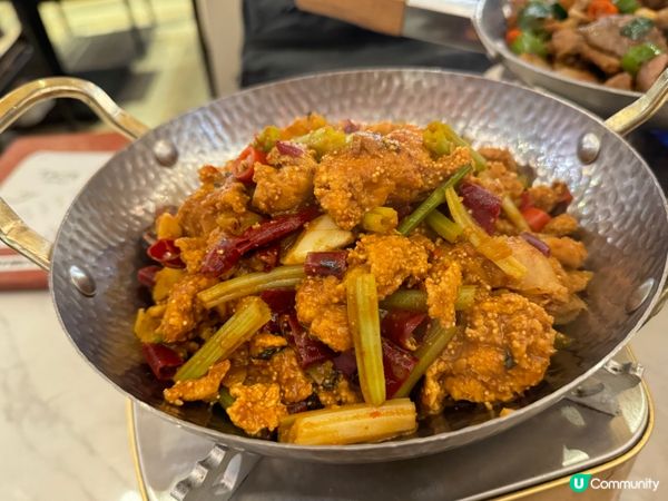 星期六晚上去書湘門第吃了不錯的一餐，分別有鴛鴦魚頭王，長沙臭...