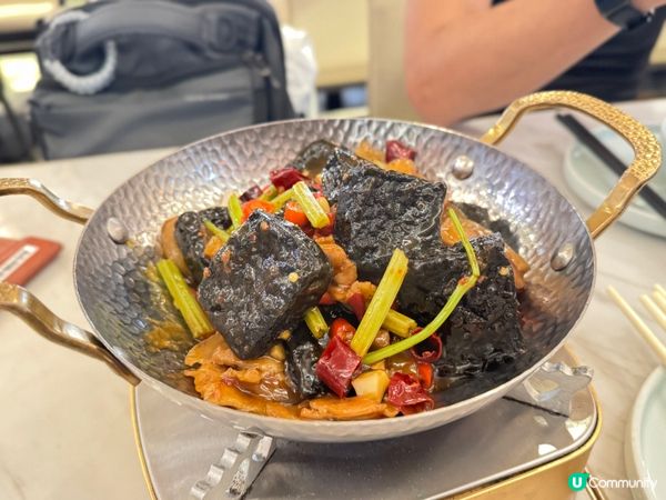 星期六晚上去書湘門第吃了不錯的一餐，分別有鴛鴦魚頭王，長沙臭...