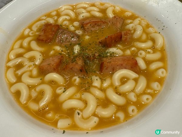 這是荃灣紅豆冰室，真材實料，性價比高。店內多數是卡位，而且是...