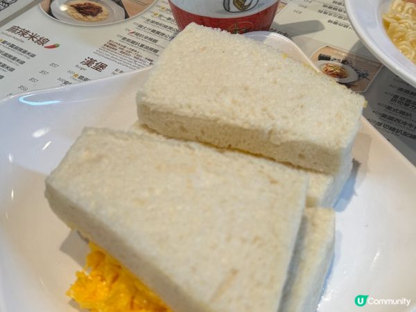 這是荃灣紅豆冰室，真材實料，性價比高。店內多數是卡位，而且是...