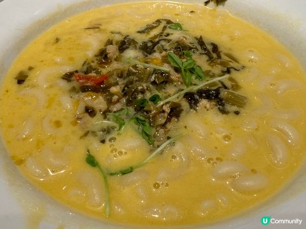 這是荃灣紅豆冰室，真材實料，性價比高。店內多數是卡位，而且是...