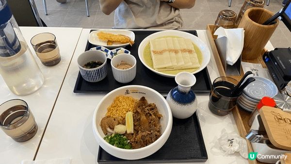 好去處地點韓國首爾，推介原因係十分多美食，有吐司生牛肉刺身和...