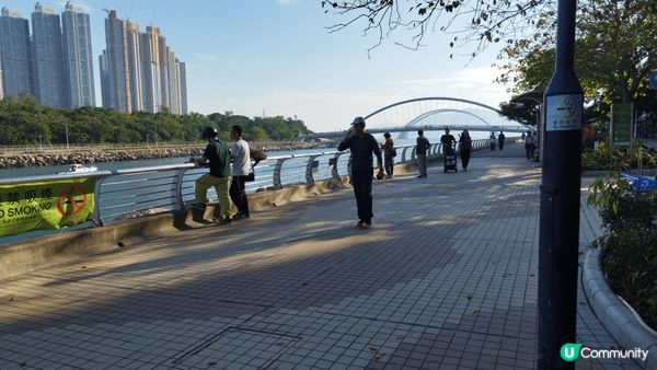 將軍澳海濱公園有海邊有單車徑好多小狗週圍走仲有跑步機
