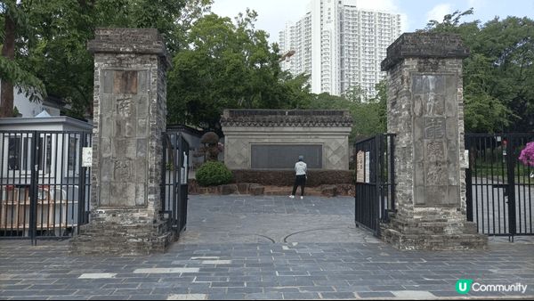 城寨公園內的九龍城寨光影之旅，展出很多電影内的古董道具和場景...