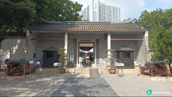 城寨公園內的九龍城寨光影之旅，展出很多電影内的古董道具和場景...