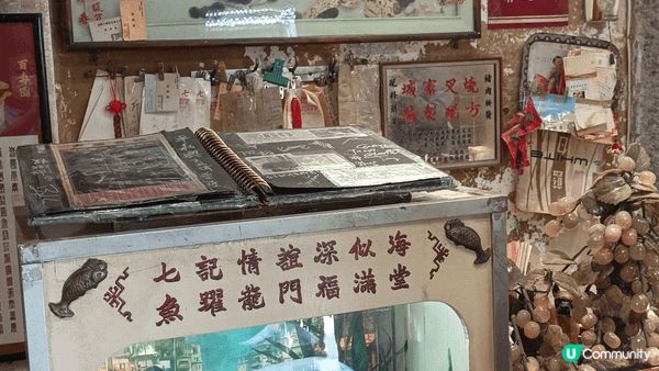 城寨公園內的九龍城寨光影之旅，展出很多電影内的古董道具和場景...