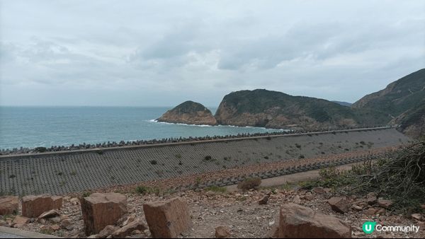 萬宜水庫東壩，有六角柱、破邊洲、麥理浩徑、無盡的太平洋和壯觀...