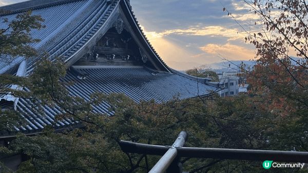 永觀堂的楓葉季真係好靚，每到秋天，樹葉變成深紅、橙色，彷彿大...