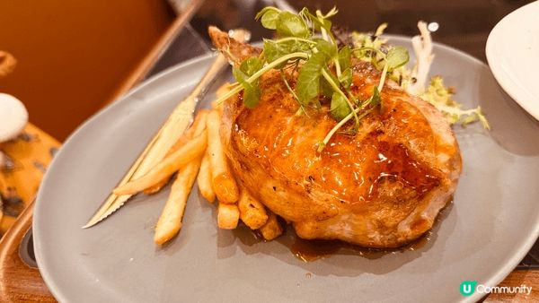 香港cafe 坐得好舒服，好好味😋😋😋😋😋😋😋😋...