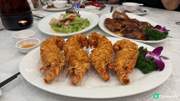 容龍的芝士焗龍蝦是招牌菜。芝士香濃、焗得金黃誘人，芝士味與龍...