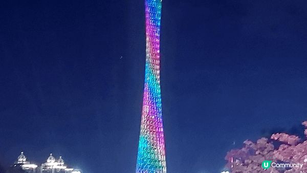 去看廣州塔， 一定要坐地鐵去廣州花城廣場看，這是最佳的拍攝廣...