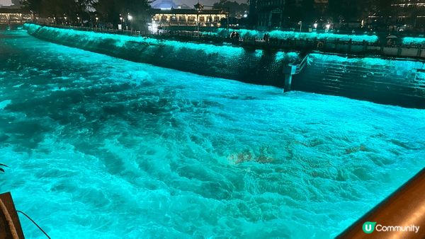 一星期成都、都江堰、藍眼淚、大熊貓苑等等，境內遊覽之旅。