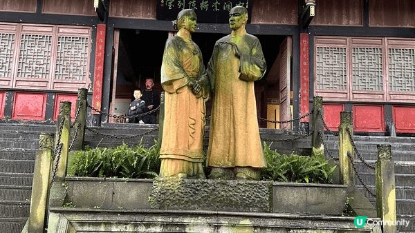 一星期成都、都江堰、藍眼淚、大熊貓苑等等，境內遊覽之旅。