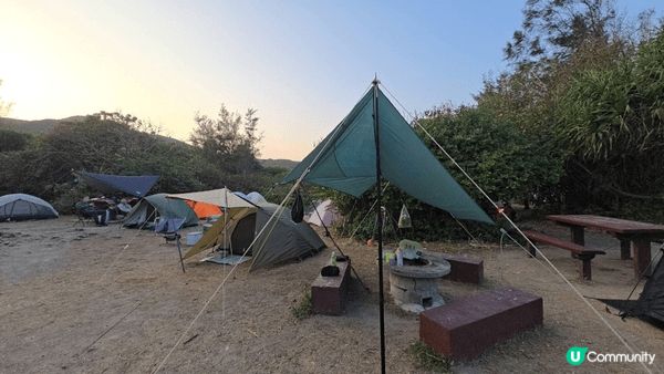 我喜歡行山露營，想遠離城市的吵雜，親近大自然。早上陽光洒在樹...