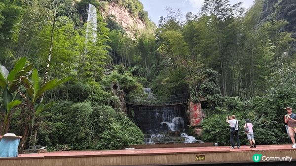 在旅遊淡季遊覽湖南張家界國家森林公園，不會很擠擁，可惜當日早...