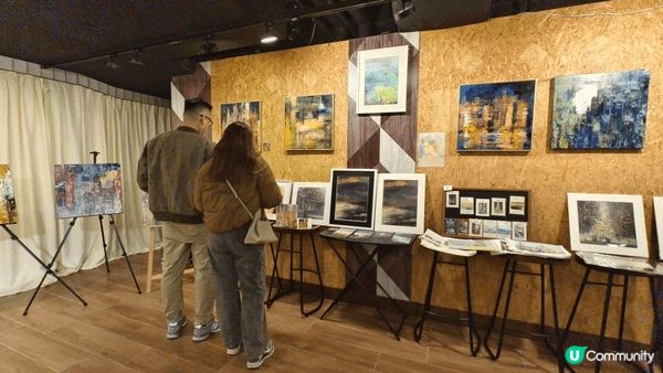 呢張相就係喺美麗華廣場2期嗰個細畫展度影嘅，成個場好chil...