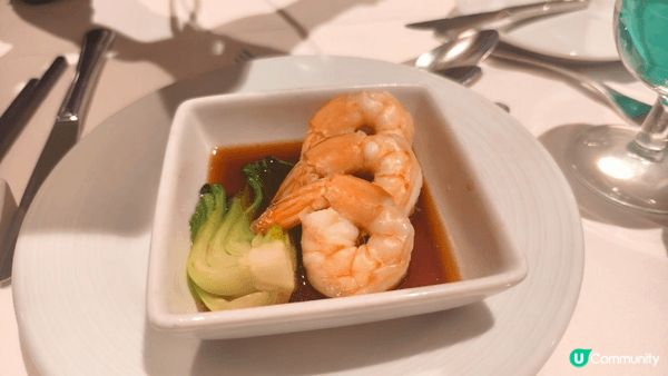 我最喜歡美食，其中包括大蝦、單肉素菜等等，希望大家欣賞我的美...