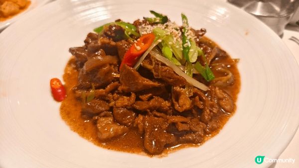 我最喜歡美食，其中包括大蝦、單肉素菜等等，希望大家欣賞我的美...