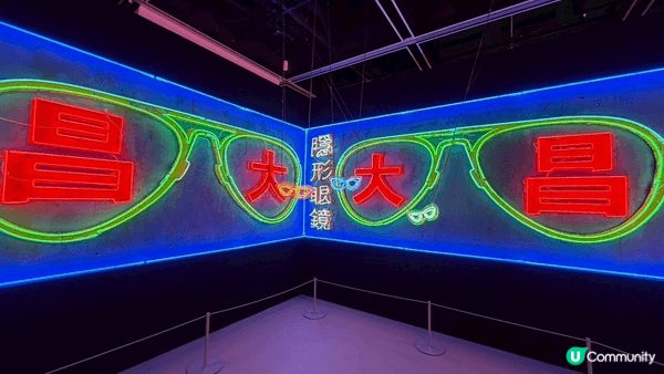 深水埗DX 設計館嘅《璀璨霓虹》霓虹燈展覽✨，承載著昔日香港...
