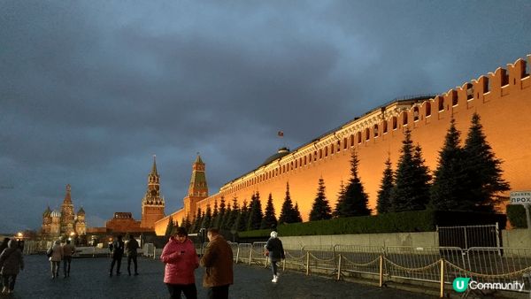 位置俄羅斯的紅牆是俄羅斯地標，旅客必到的地方，夜晚亮燈更漂亮...