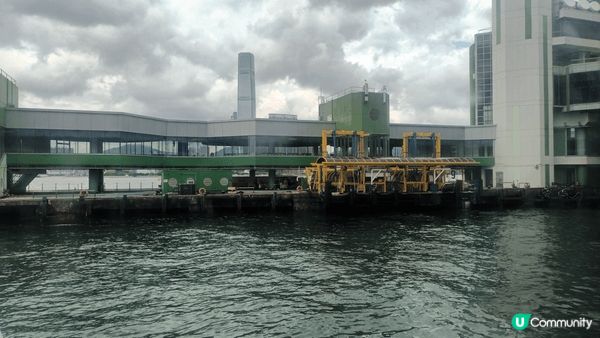 中環碼頭都係一個好去處, 寧靜及可以散步, 不錯不錯