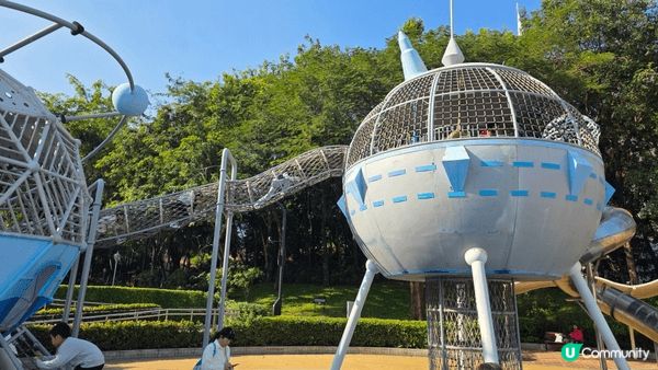 這是攝於深圳兒童樂園，它是免費開放很適合三歲至十歲小朋友玩耍...