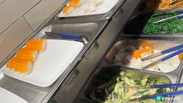 銅鑼灣樂園素食佢提供超過70款多國素食任食，包括素壽司、手作...